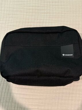 Lululemon toiletry organizer